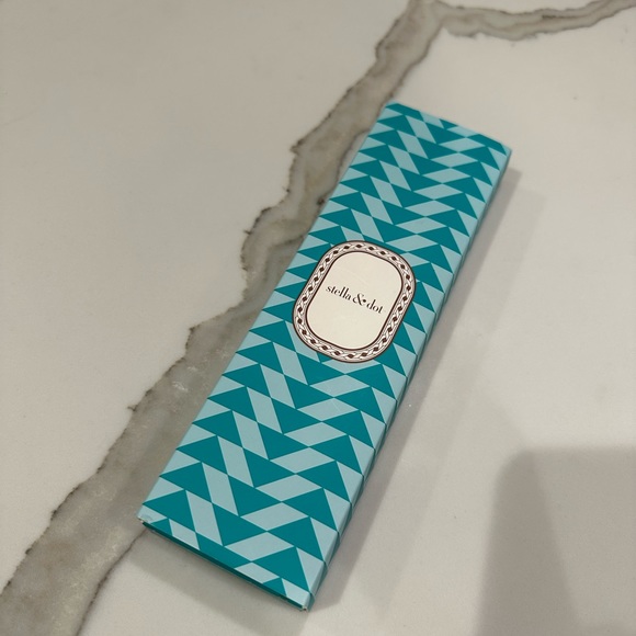 NIB Stella and Dot Safety Pin Link Necklace - Picture 2 of 6